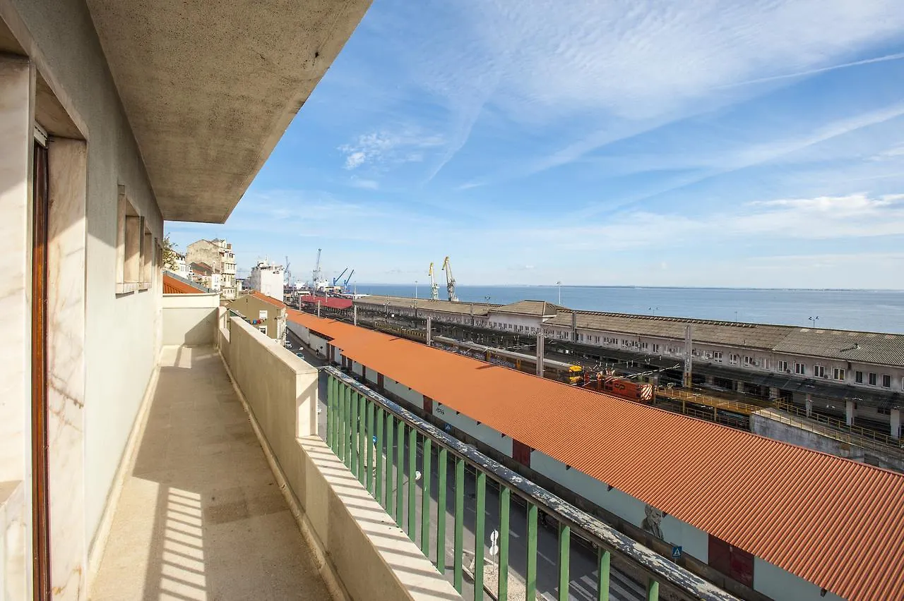 Apolonia 3 Frontal River View Lisbon Apartment